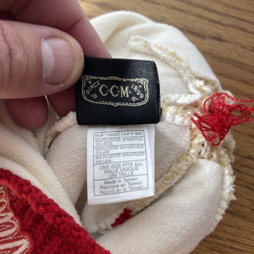 Detroit Red Wings CCM Vintage NHL Pom Pom Knit Hockey Hat Beanie New No Tags - Picture 6 of 6