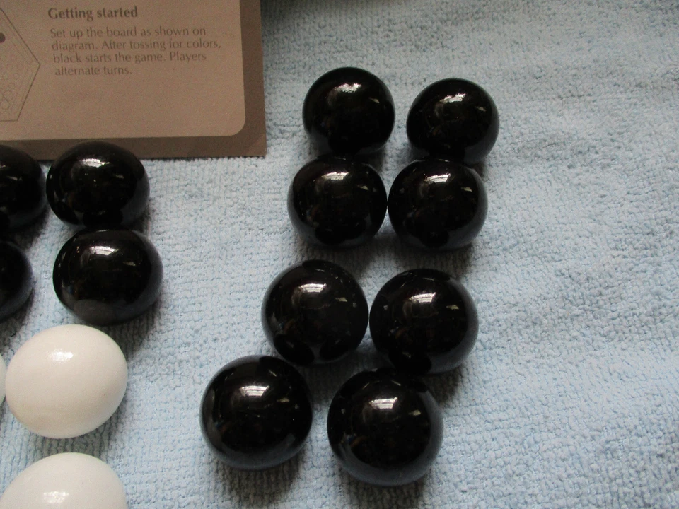 Лот из 24 сменных шариков Abalone Galoob 7360 12 белых и 12 черных игровых предметов - Изображение 4 из 4