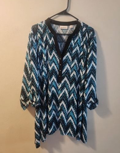 Avenue Dark & Light Blue Chevron Shirt / Top  22 / 24   22/24