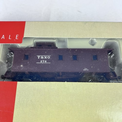 Walthers 932-27604 Scala HO Northwestern Pacific C-30-1 Cabooses Legno (Confezione da 2) - Foto 3 di 11