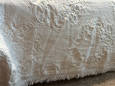 WOW La Rochelle Collection KING WHITE Matelasse Bedspread COVERLET 100x103 EUC 