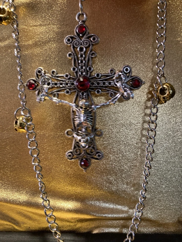 Belmont Castlevania Style Vampire Hunting Kit With Whip And Genuine Vintage Gear - Image 2 of 4