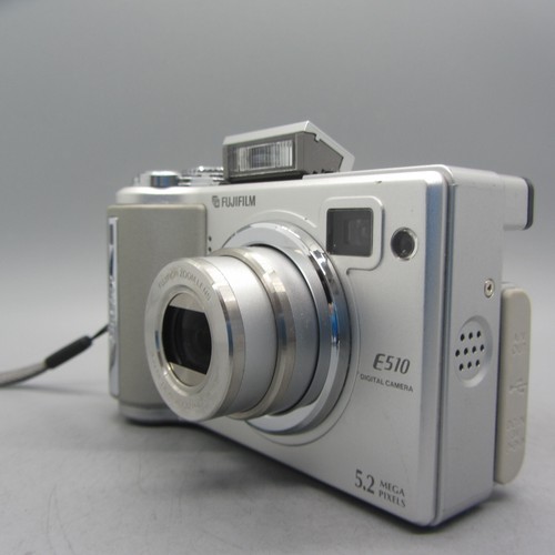 Fujifilm Digital Camera FinePix E510 5.2MP Silver Tested - Picture 2 of 9
