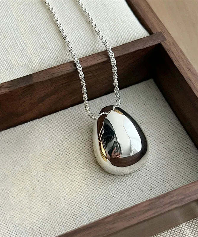 Collar colgante lágrima de metal liso diseño simple delicado para mujer