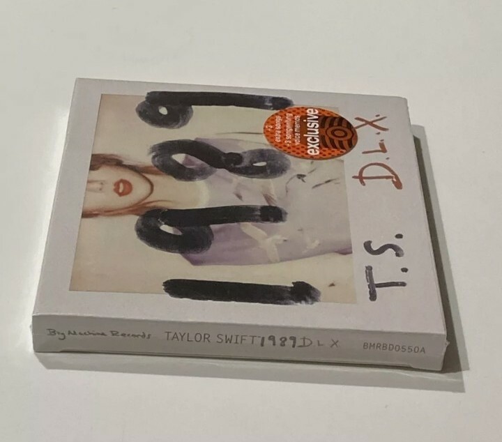 Offical TAYLOR SWIFT 1989 Deluxe CD - 13 Polaroids