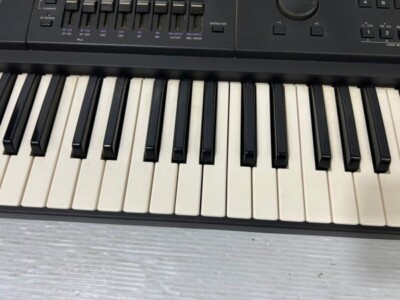 Yamaha SY85 Digital Synthesizer Keyboard 61-Keys Black keyboard