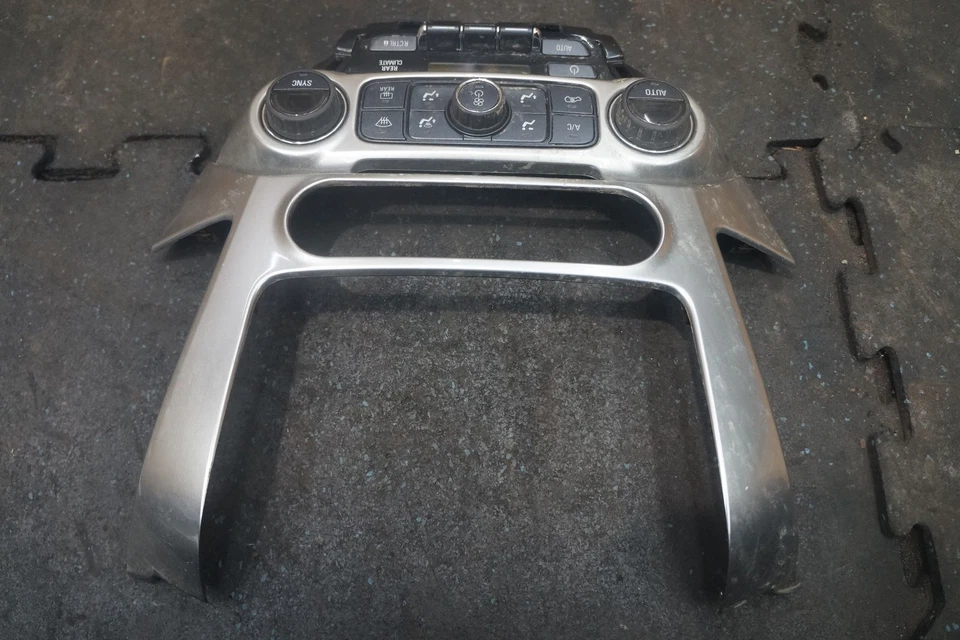 Dash Heat AC Climate Control Switch Trim Panel 23251607 Chevrolet Suburban 15-17 Foto 2 de 4