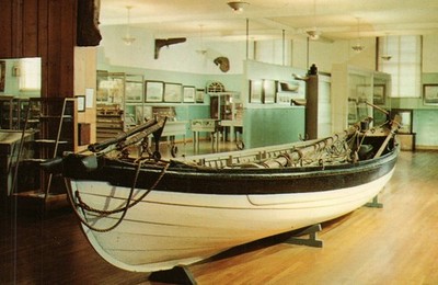 Postcard 30ft. New Bedford Whale Boat, Whaling Museum New Bedford Mass. P-11
