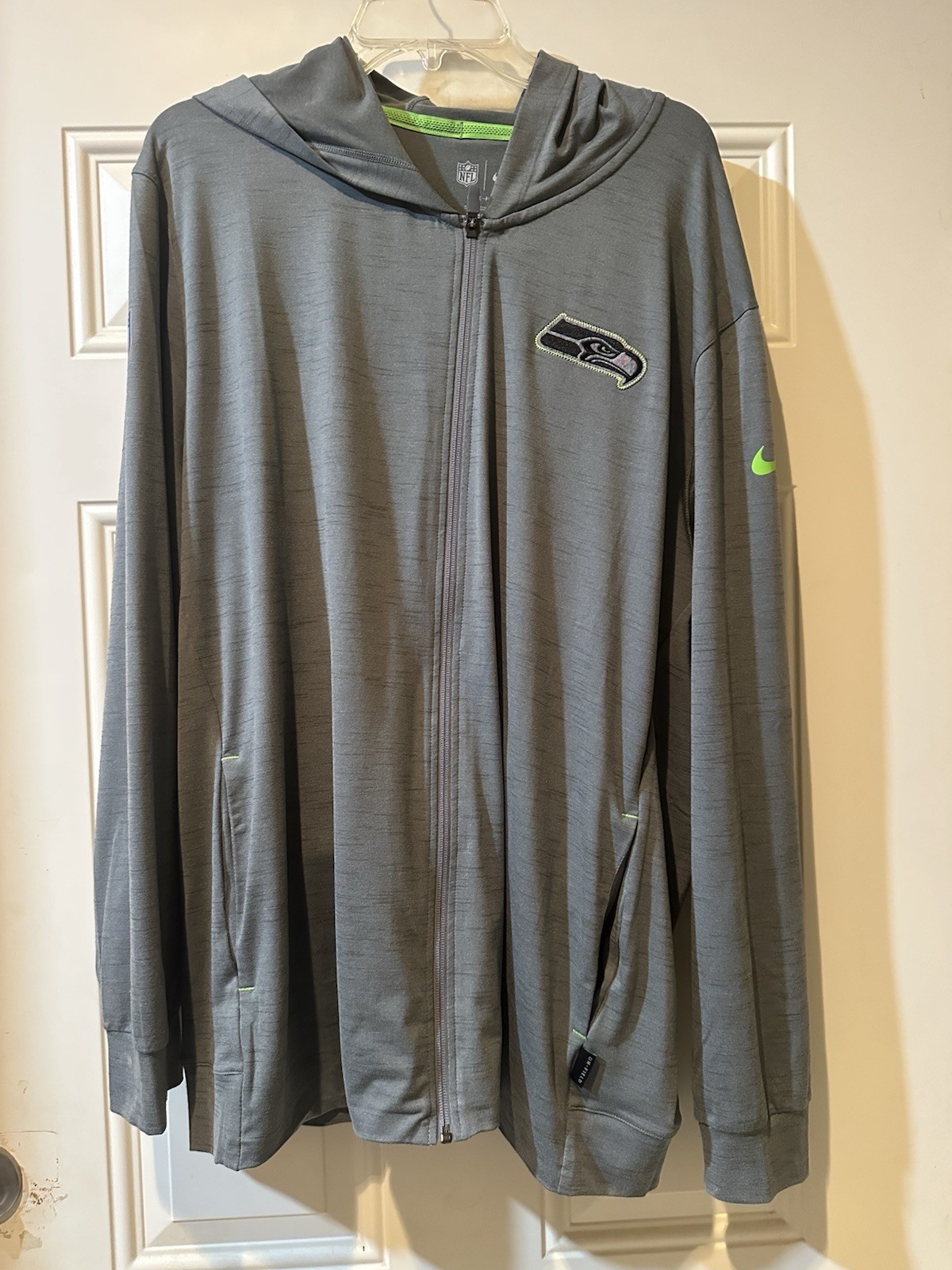 SACAI X NIKE Giacca Seattle Seahawks On Field Dri Fit con zip 1 4 2XL