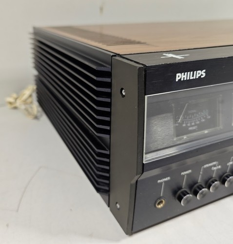 Philips 777 Receiver - For Parts/Repair, Powers On - Picture 2 of 17