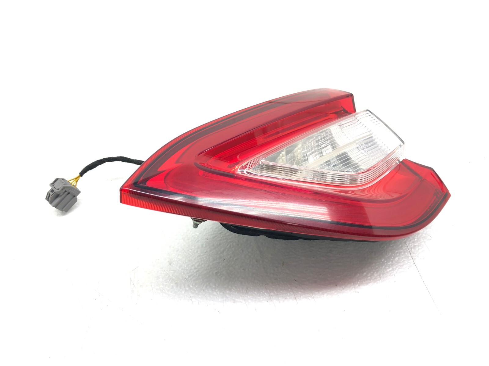 2017-2020 MASERATI LEVANTE RIGHT PASS REAR TAILGATE INNER TAILLIGHT TAILLAMP OEM