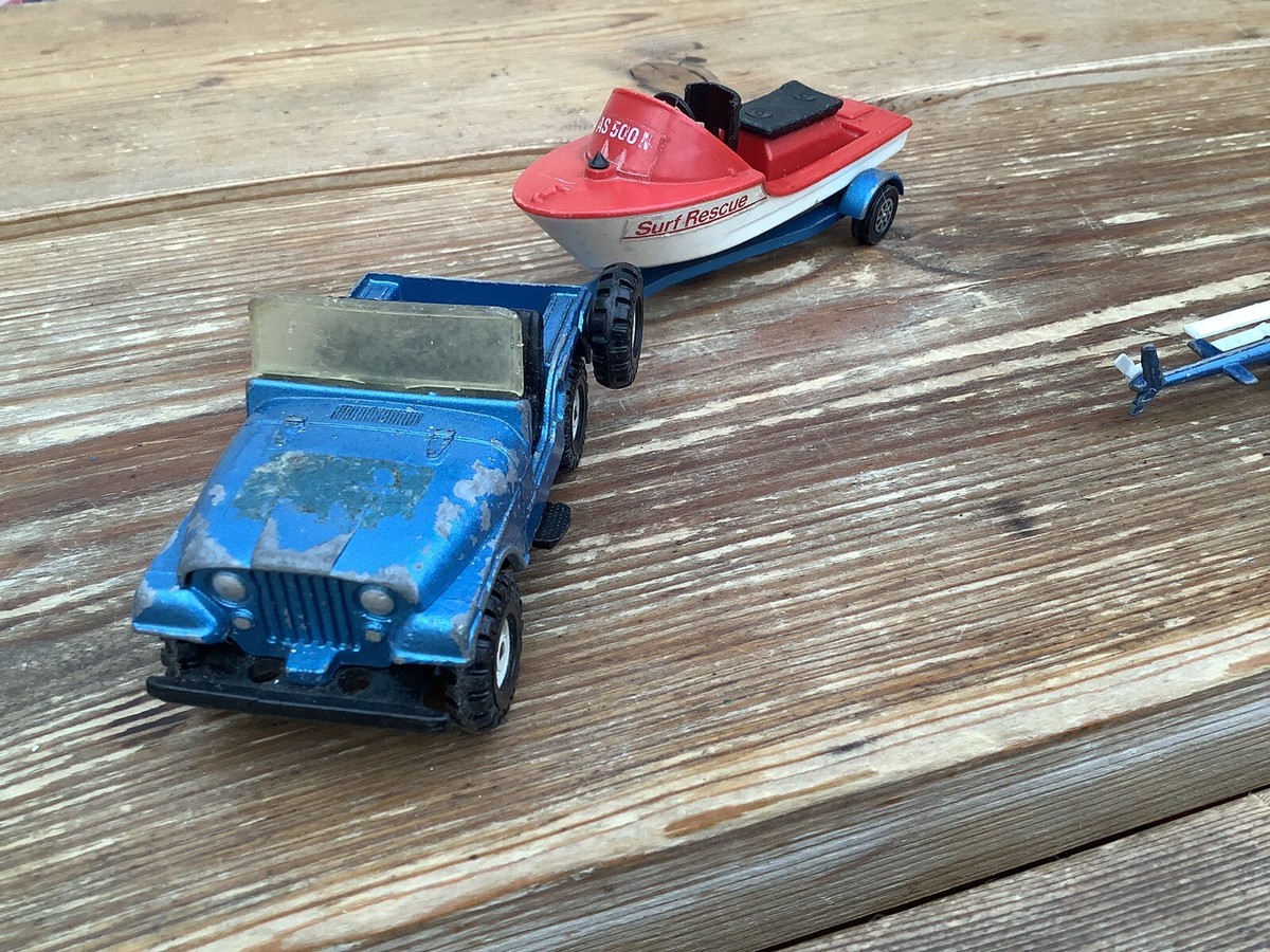 Corgi Gift Set N°35 – Chopper Squad (L’Escadron Volant) Jeep Et Bateau Sur Remorque