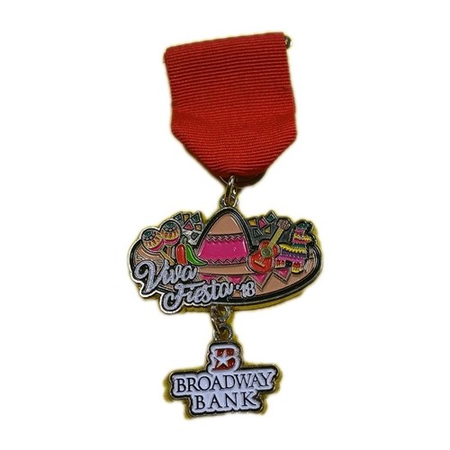 Broadway Bank Dangling Sombrero 2018 San Antonio Fiesta Pinback Medal
