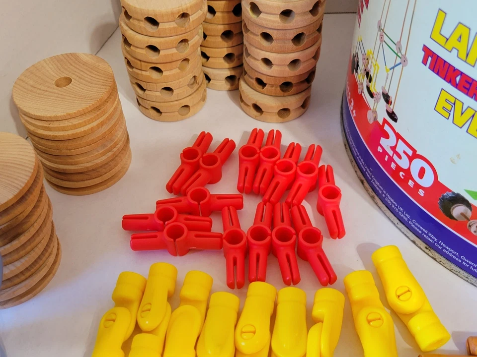 Vintage Wood CLASSIC TINKERTOY ULTRA CONSTRUCTION 250 Piece set - 247 Pieces - Image 4 of 4