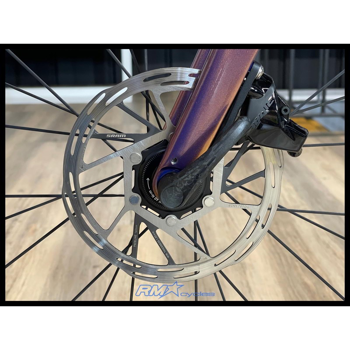 Salomo Bikes heeft de GIANT Defy Advanced Pro 1 Large Heren Meteor