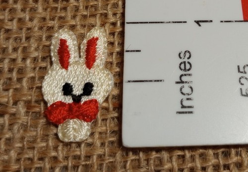 White Rabbit Patches 25 Stück zum Aufbügeln 1" x 0,5" rot & weiß Kleidung Handwerk - Bild 4 von 6