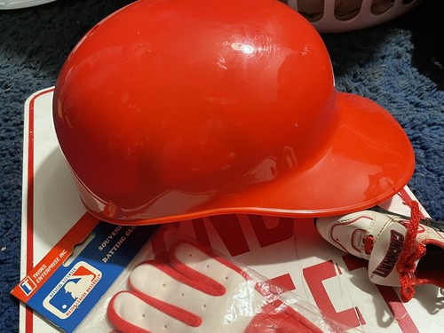Vintage Cincinnati Reds Souvenir Helment Glove & Cleats Keychain Officially Lic - Picture 3 of 12