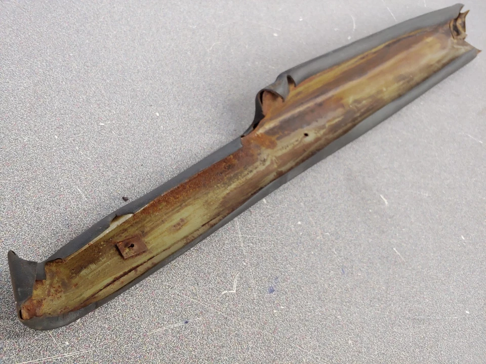 BONITO RIEL DE GUARNICIÓN TRASERO IZQUIERDO ORIGINAL USADO ORIGINAL PORSCHE 911 912 TARGA 1968-73 Foto 4 de 4