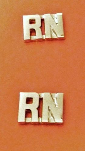 как выглядит RN Collar Pin Set Nickel Registered Nurse Cut Out Letters Nursing 2457 3/8" New фото