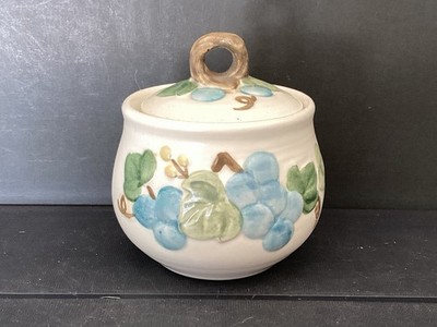 METLOX POPPYTRAIL VERNON SCULPTURED GRAPES Sugar Bowl With Lid (G6**)