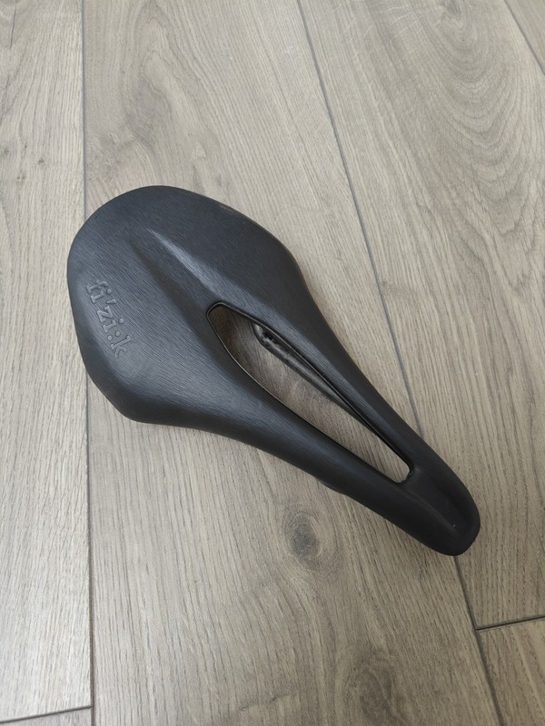 Fizik Vento Argo 00 Saddle Black, 140mm, Carbon Rails Shell