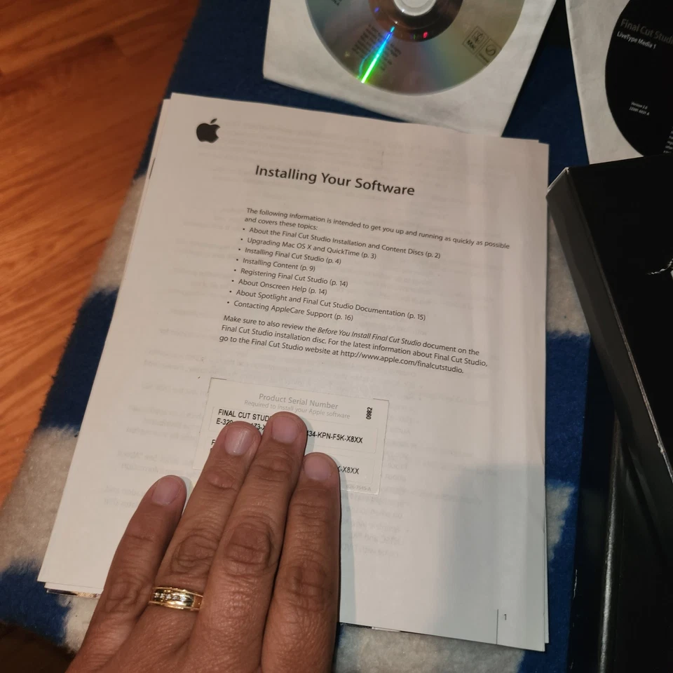 Apple Final Cut Studio 2 – Complete Editing Software Suite w/ 4 Manuals & 8 Disk - Image 3 of 4