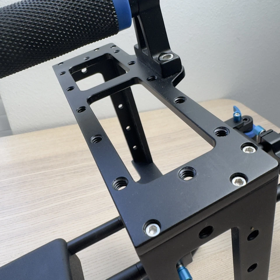 Kit de plataforma de hombro Neewer y estuche de video para cámara jaula de mano Foto 3 de 4