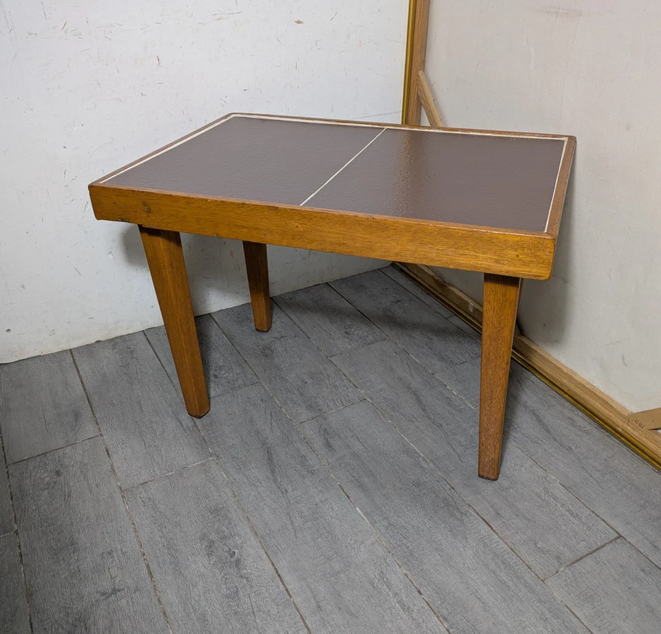 Mesa auxiliar danesa moderna vintage de mediados de siglo con azulejo de madera de teca V24 Foto 3 de 4