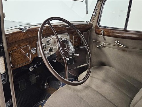 1934 Packard 1100 Sedan - Picture 9 of 12