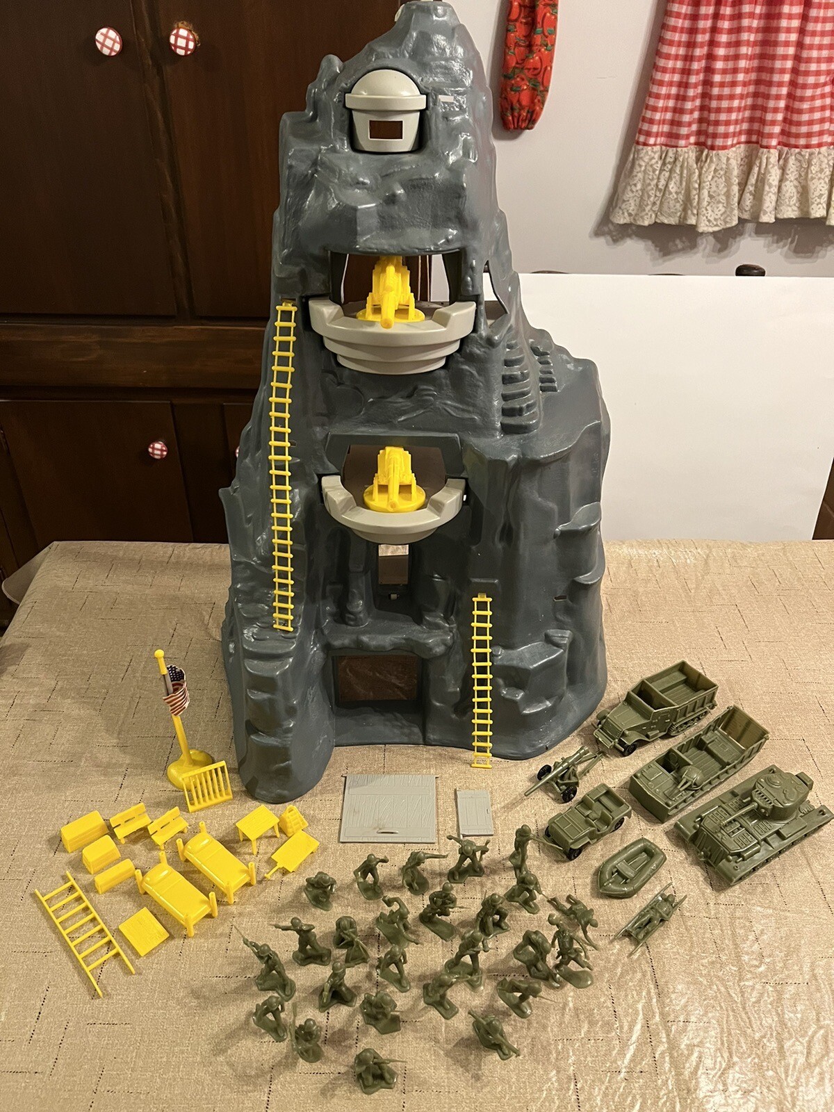 Vintage Marx Guns of Navarone WWII Mountain Battleground Playset
