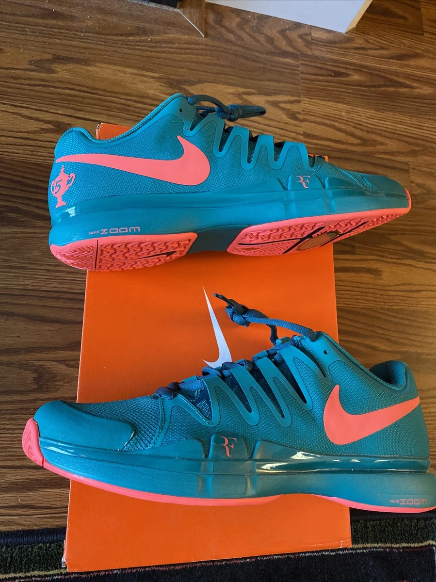 Nike top zoom logo