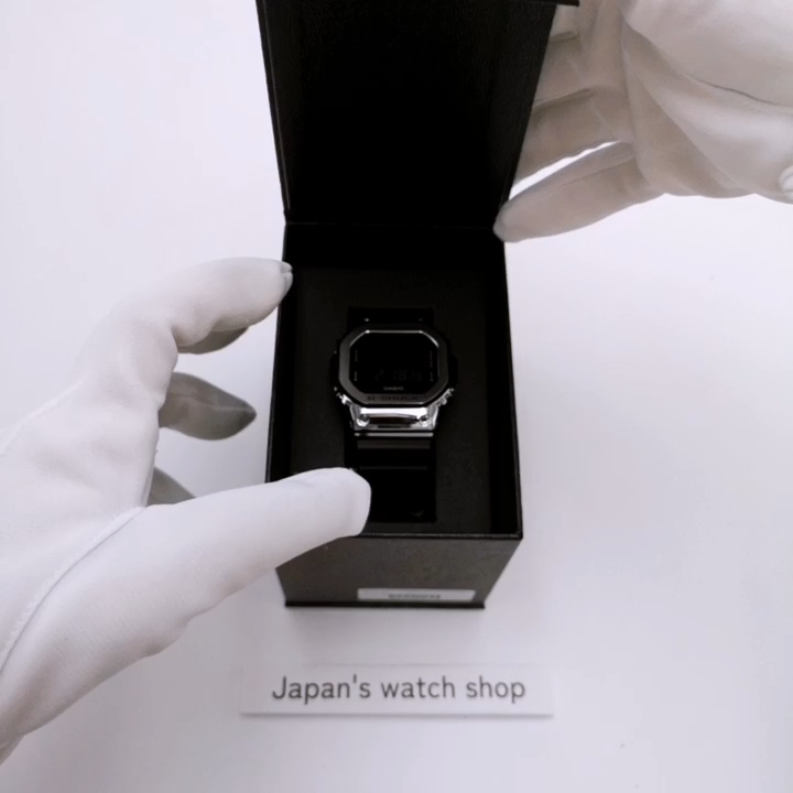 時計 CASIO G-SHOCK GM-5600U-1JF CASIO G-SHOCK GM-5600U-1JF Black Metal Bezel Men's Watch New in