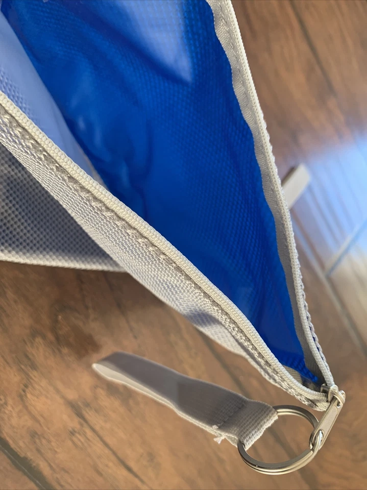 Dos nuevas bolsas de viaje Mary Kay gris malla maquillaje TSA - 9” X 7” con cremallera y asa Foto 2 de 3