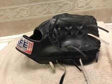 Rawlings New Britain Rockcats 11  Youth Baseball T-Ball Glove Right Hand Throw