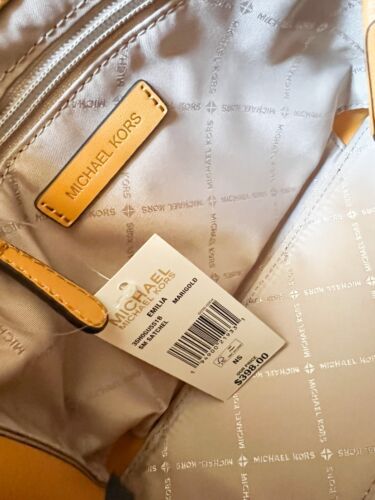 BORSA A TRACOLLA MICHAEL KORS EMILIA PICCOLA BORSA IN PELLE PVC MK MARRONE GIALLA - Foto 10 di 12