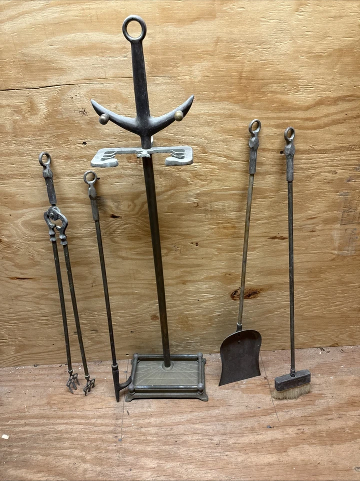 Herramientas clásicas de chimenea de latón macizo de 5 piezas de anclaje vintage de mango largo de mediados de siglo Foto 3 de 4