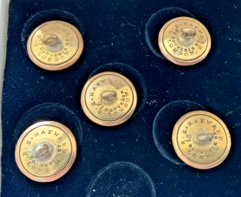 Lot of 5 GORGEOUS CINQUEFOIL GOLDEN AGE 21.7mm GILT COAT BUTTONS 1841-53 NOS - Image 3 of 4