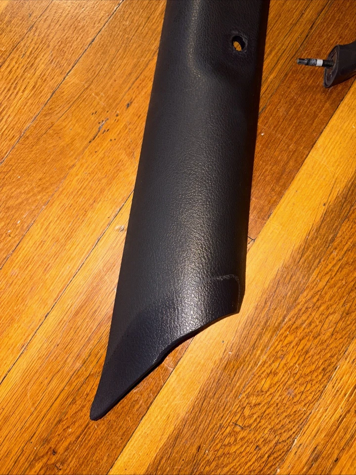 Dodge Ram Cummins 1998-2002 un pilar pasajero delantero derecho moldura ágata fabricante de equipos originales Foto 2 de 4