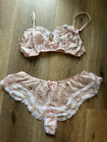 NWOT Agent Provocateur Cinta Bra (AP3) & French Knickers (AP4) Set - Pink Frilly