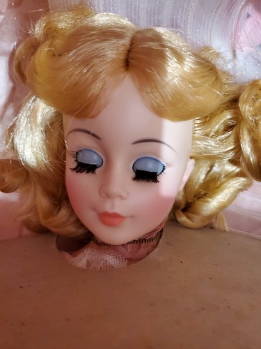 Madame Alexander Doll "Melanie" 2220 Portrait Doll 21”~ original box tag - Picture 6 of 7