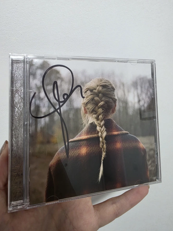 Taylor Swift Signed Evermore CD Autograph - Imagen 1 de 2
