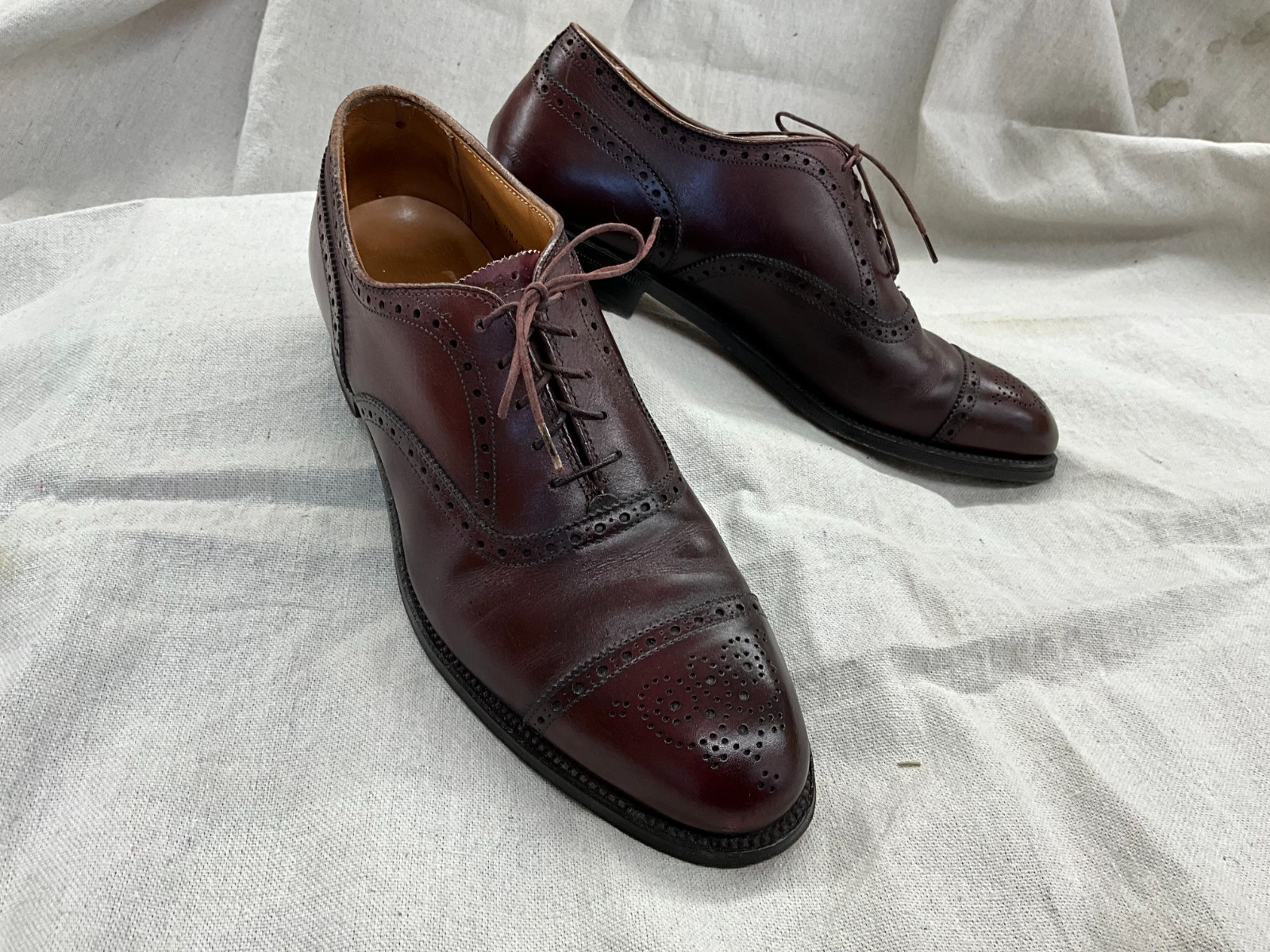 Alden 908 Burgundy Calfskin Medallion Tip Bal
