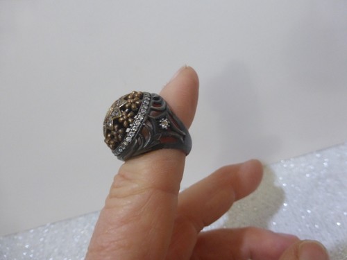 SPLENDIDO ANELLO A CUPOLA IN FILIGRANA ARGENTO STERLING ANTICO E STRASS TRASPARENTI TAGLIA 6 - Foto 5 di 14