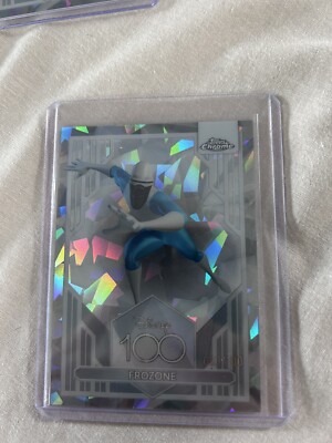 2023 Topps Chrom Disney 100 Frozone passender rissiger Eisdiamant 083/100 