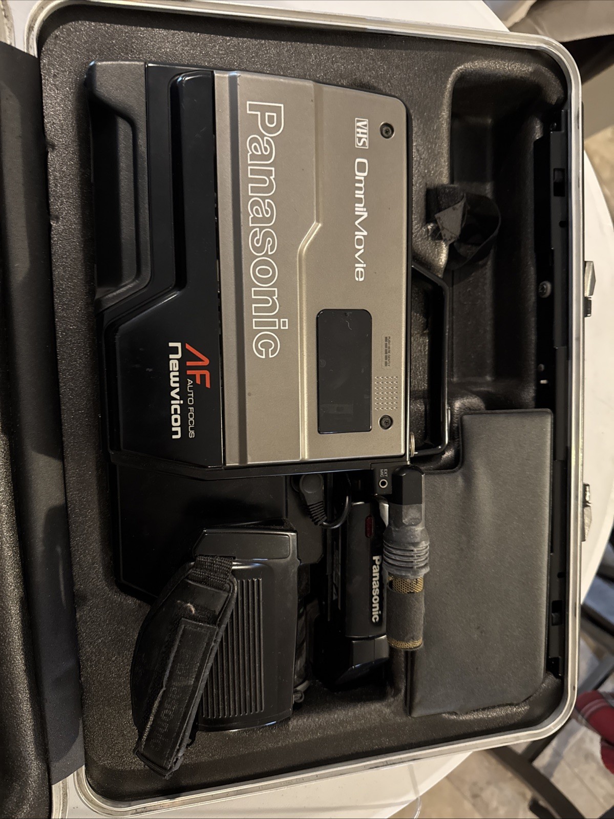 Newvicon W/ Case & Mic &ndash; Untested