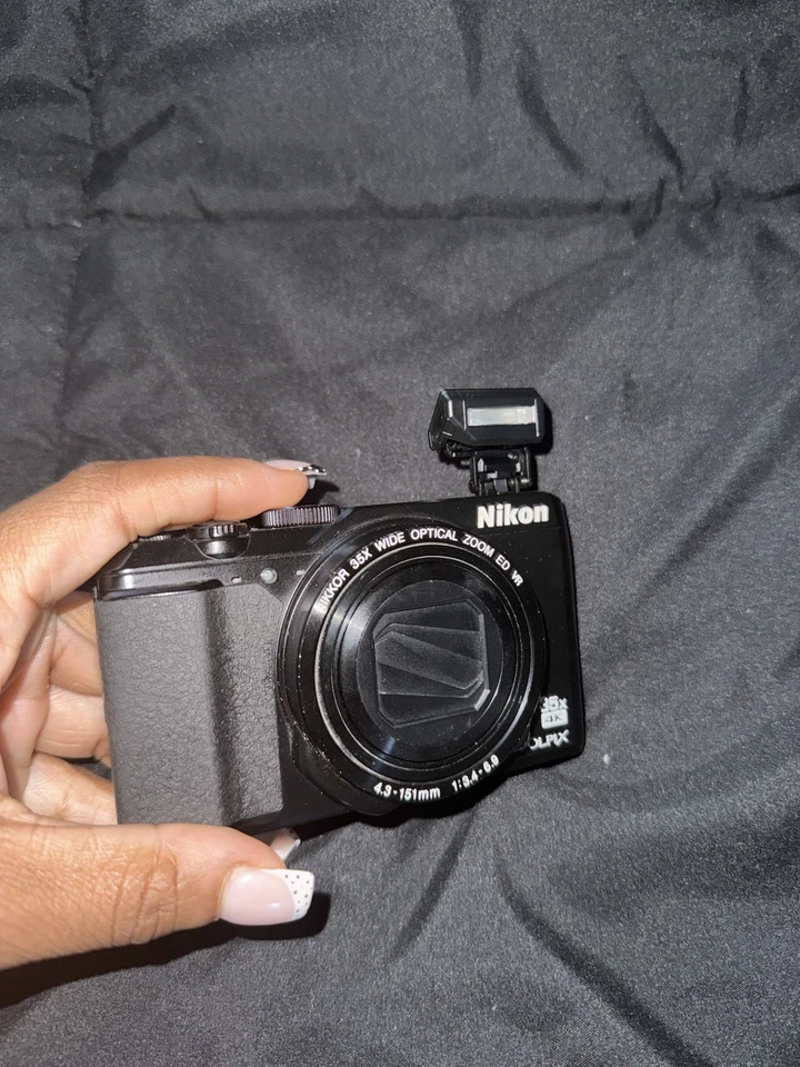 Cámara digital Nikon Coolpix A900 negra con batería y cargador probada funcionando Foto 2 de 4