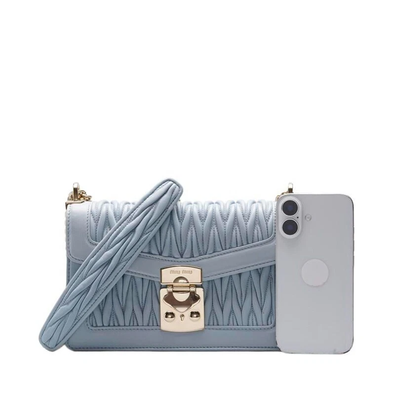 Borsa a tracolla donna Miu Miu pelle di agnello blu cielo matelasse riservata catena oro