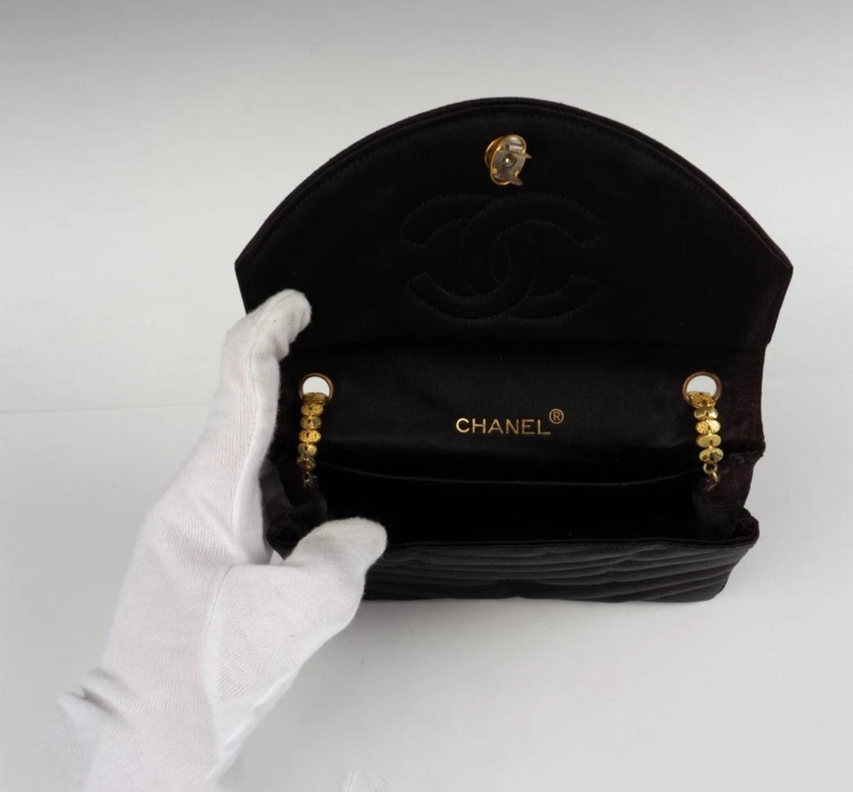 Bolso de Noche Vintage Negro Satinado Multicolor Gripoix Cierre - Marcado CHANEL Foto 2 de 4