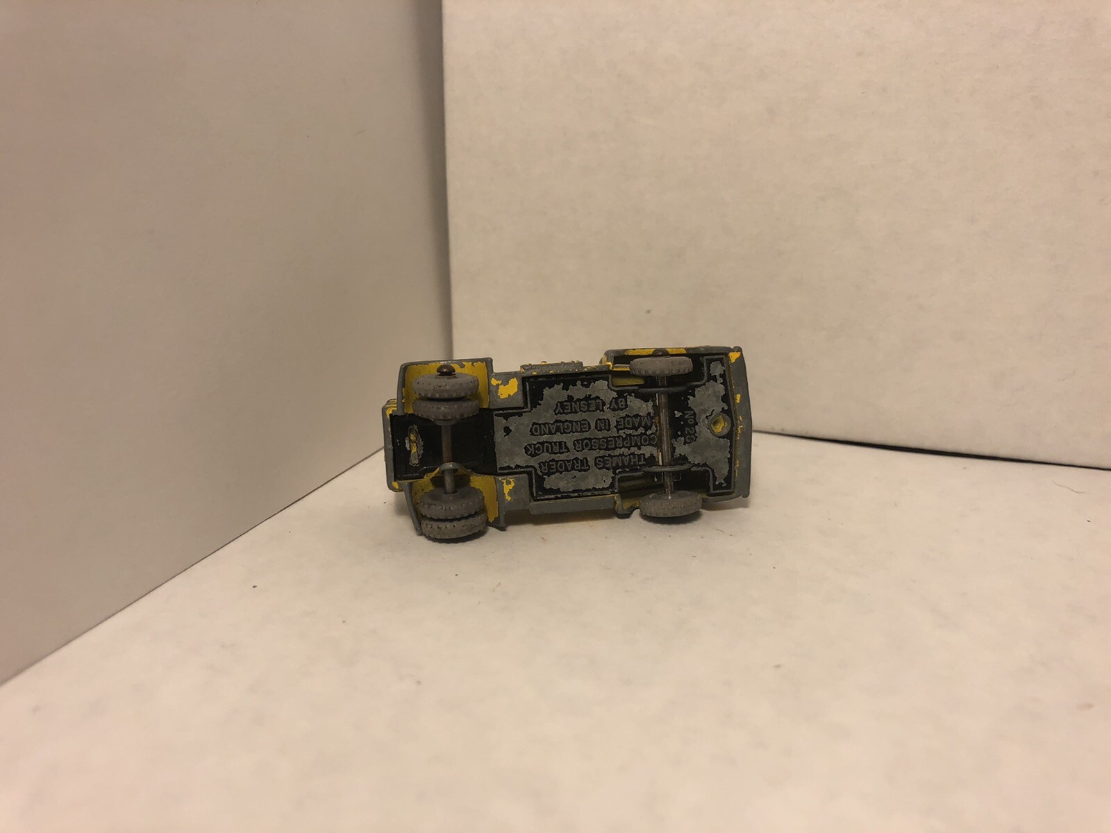Lesney Moko Matchbox #28-A Bedford Compressor Truck Metal Wheels 1956