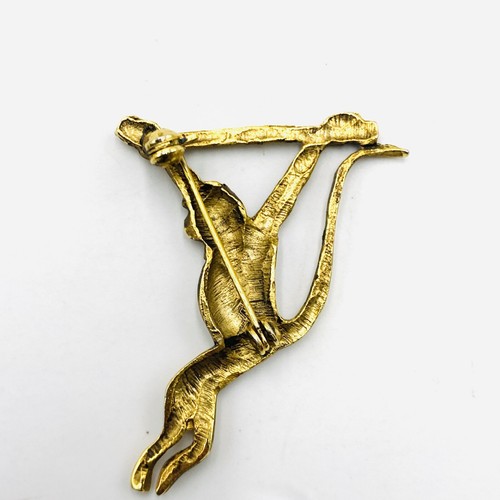 Vintage Gold Tone Brooch Pin Monkey Hanging Form A Tree Branch E2 - Picture 3 of 5